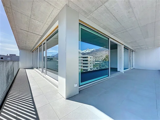 Attique lumineux avec vaste balcon – photo 10 sur 12