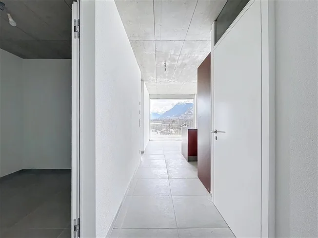 Attique lumineux avec vaste balcon – photo 4 sur 12
