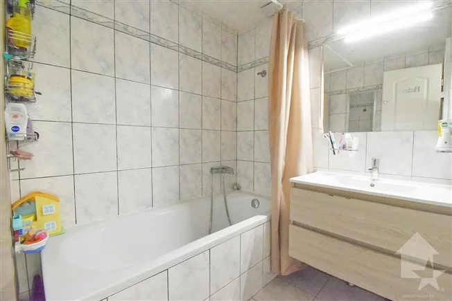 Appartement de 4.5 pièces, un jardin et 3 places de parcs incluses ! – foto 9 di 10