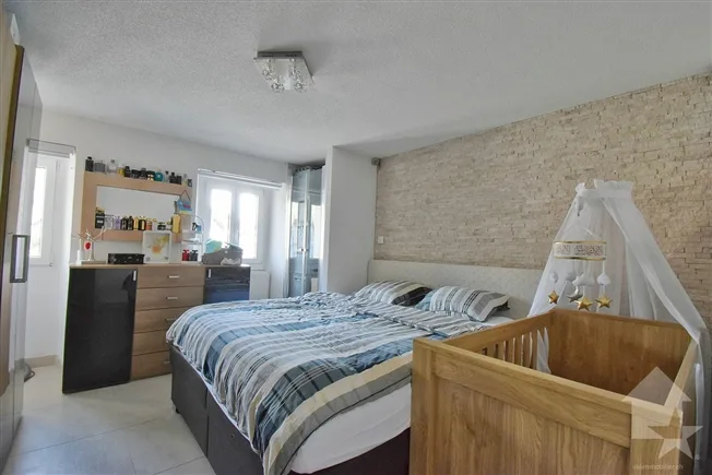 Appartement de 4.5 pièces, un jardin et 3 places de parcs incluses ! – foto 6 di 10