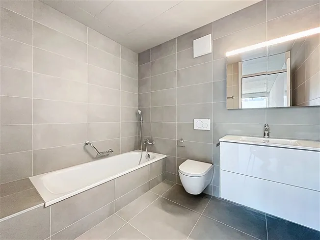 Attico luminoso con dotazioni esclusive – foto 10 di 17