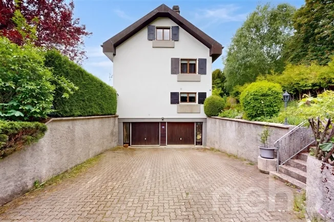 5.5 Zimmer Einfamilienhaus in Chambrelien – foto 2 di 12
