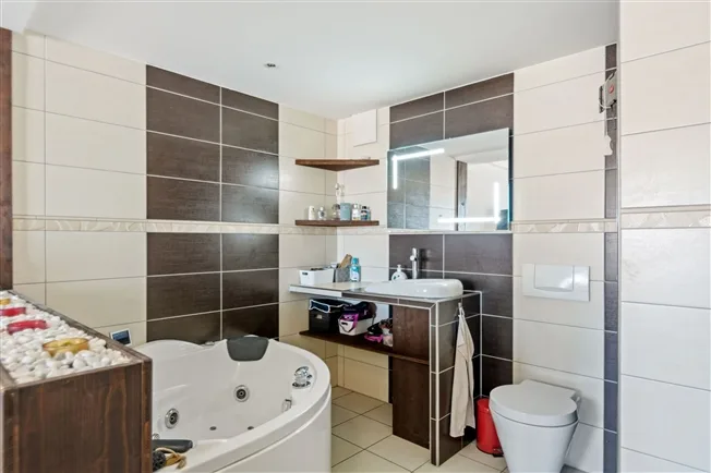 4.5 Zimmer Attikawohnung in Dombresson – foto 8 di 11