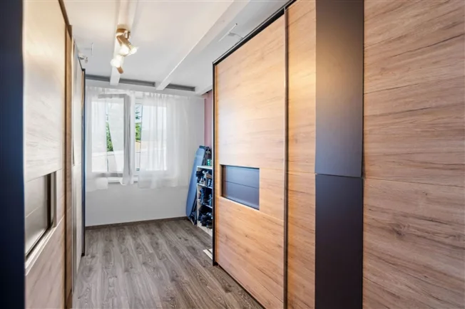 4.5 Zimmer Attikawohnung in Dombresson – foto 9 di 11