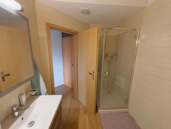 5.5 Zimmer Attikawohnung in Coffrane – foto 7 di 12