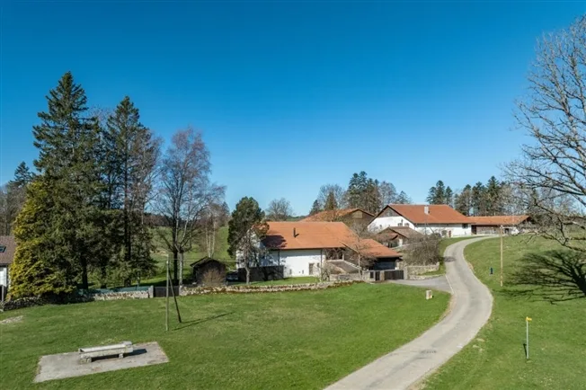 7 Zimmer Einfamilienhaus in Saignelégier – photo 3 of 17