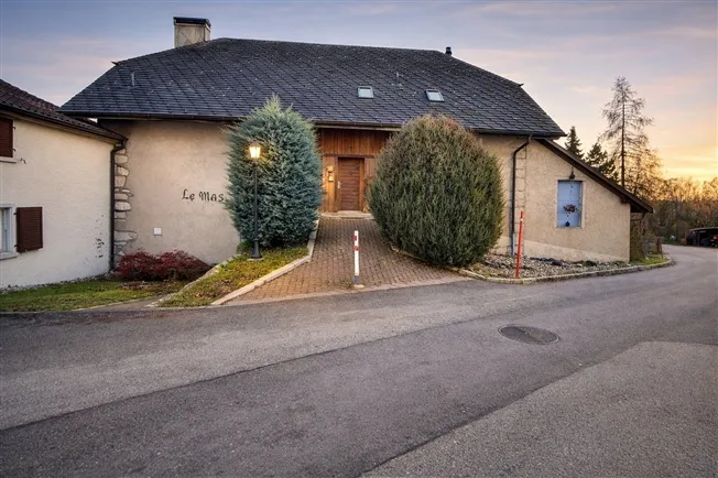 12 Zimmer Reihenfamilienhaus in Ligerz – foto 2 di 19