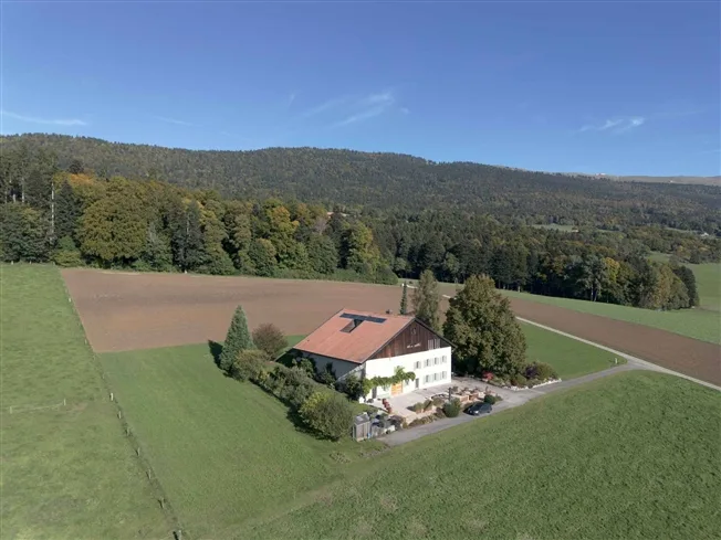 Eine außergewöhnliche Farm, versteckt am südlichen Fuße des Chasseral – Foto 22 von 22