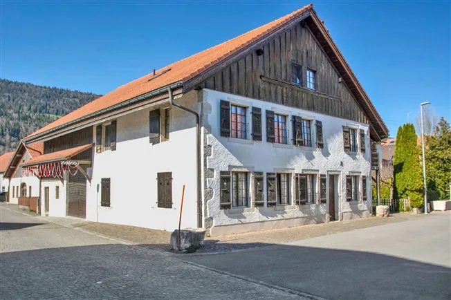 8 Zimmer Einfamilienhaus in Courtelary – foto 2 di 7