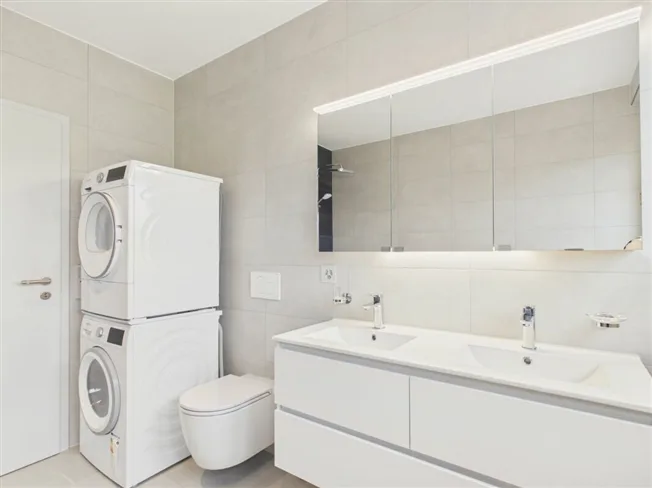 Appartamento attico esclusivo con grande terrazza e zona residenziale tranquilla – foto 21 di 26