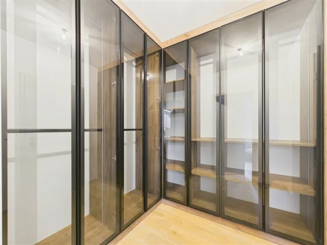 Appartamento attico esclusivo con grande terrazza e zona residenziale tranquilla – foto 20 di 26