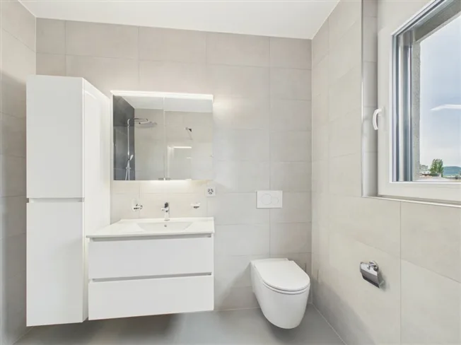 Appartamento attico esclusivo con grande terrazza e zona residenziale tranquilla – foto 17 di 26