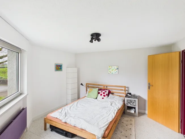 Casa con architettura contemporanea unica con giardino, veranda e grande garage – foto 15 di 20