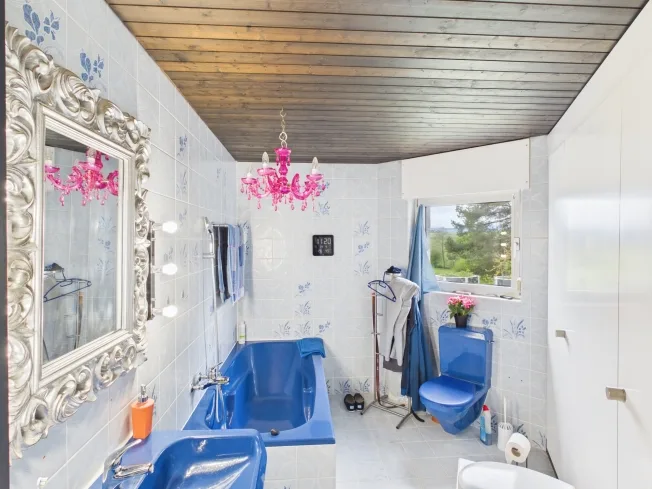 Casa con architettura contemporanea unica con giardino, veranda e grande garage – foto 17 di 20