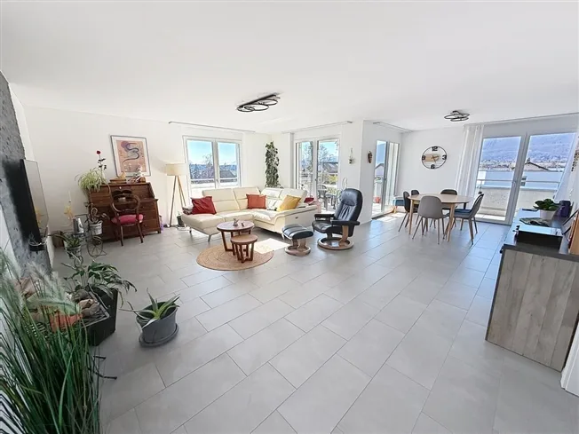 4.5 Zimmer Attikawohnung in Gampelen – photo 4 of 12