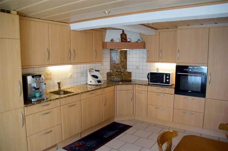 11 Zimmer Mehrfamilienhaus in Grächen – photo 3 of 9