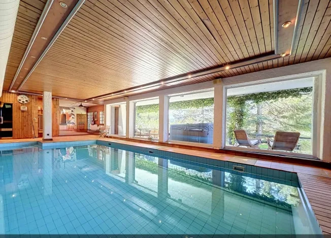 Prächtiges Chalet mit Pool und Spa, abgelegen – Foto 12 von 19