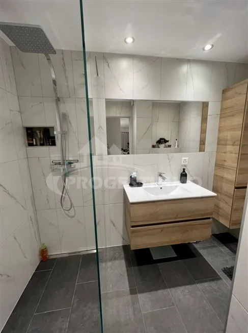 4,5 PEZZI DI APPARTAMENTO DI LUSSO CON GRANDE TERRAZZA – foto 7 di 8