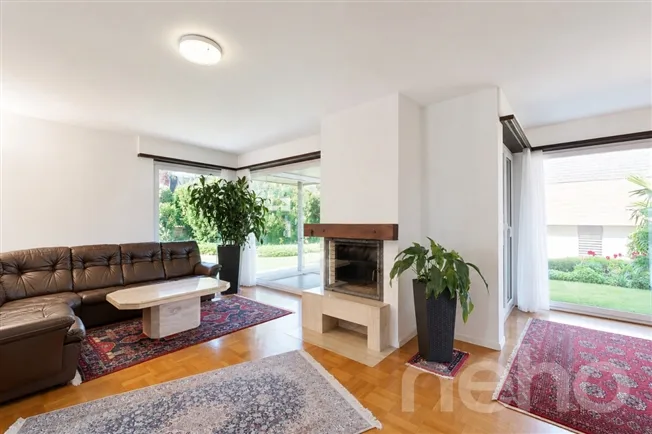 6.5 Zimmer Einfamilienhaus in Ettingen – Foto 2 von 11