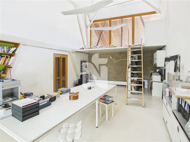 Stilvolles Haus mit Ökonomiegebäude, Atelier, Garten und Carport – Foto 8 von 13