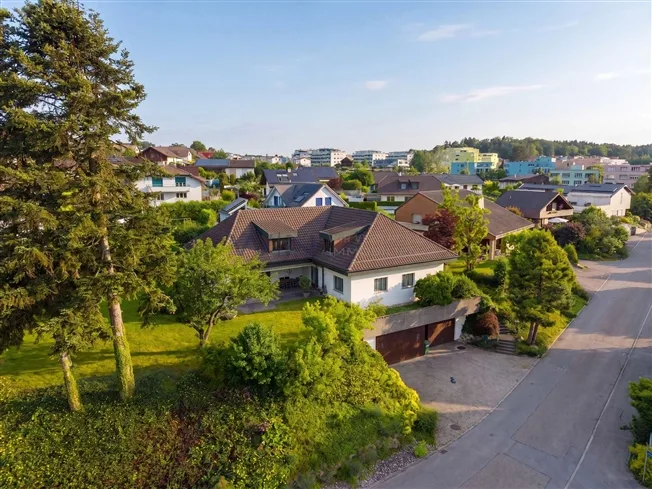 9 Zimmer Einfamilienhaus in Emmenbrücke – Foto 6 von 9
