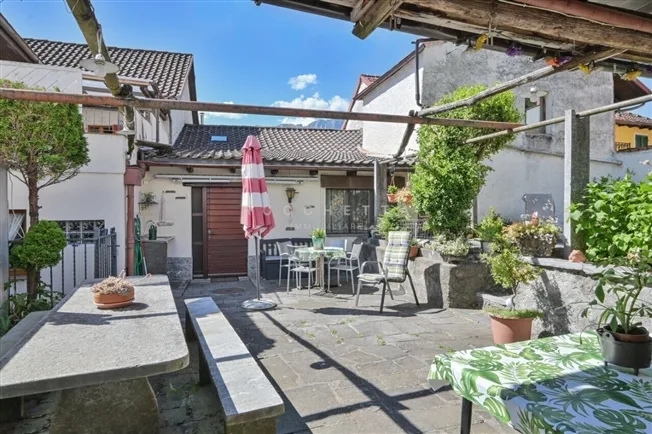 7.5 Zimmer Einfamilienhaus in Camorino – foto 4 di 13