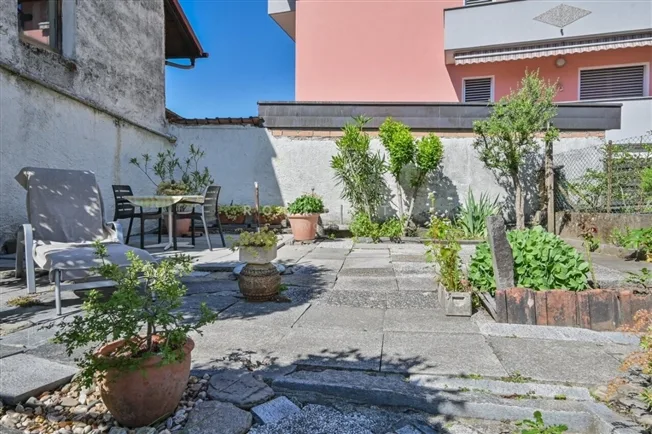 7.5 Zimmer Einfamilienhaus in Camorino – foto 3 di 13