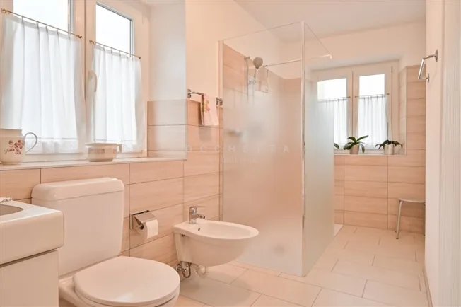 7.5 Zimmer Einfamilienhaus in Camorino – foto 12 di 13