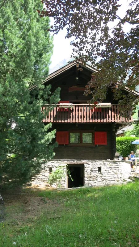 3.5 Zimmer Einfamilienhaus in Rossa – Foto 10 von 10