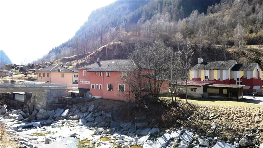 10 Zimmer Renditeobjekt in Rossa – Foto 2 von 5
