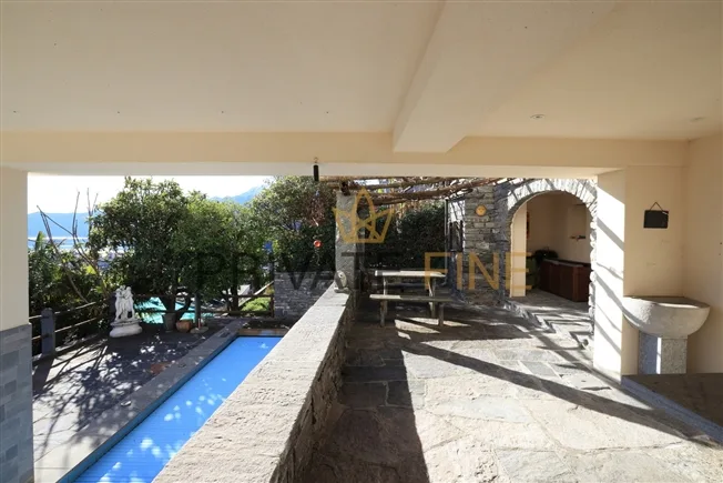 Moderne 5.5 Zi.-Villa mit Pool und Seesicht – foto 8 di 10