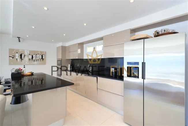 Moderne 5.5 Zi.-Villa mit Pool und Seesicht – foto 3 di 10