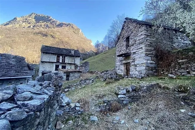 3.5 Zimmer Einfamilienhaus in Lavertezzo – Foto 8 von 11