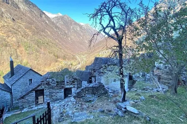 3.5 Zimmer Einfamilienhaus in Lavertezzo – Foto 6 von 11