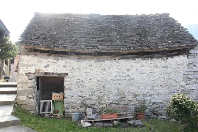 2.5 Zimmer Einfamilienhaus in Palagnedra – Foto 8 von 8