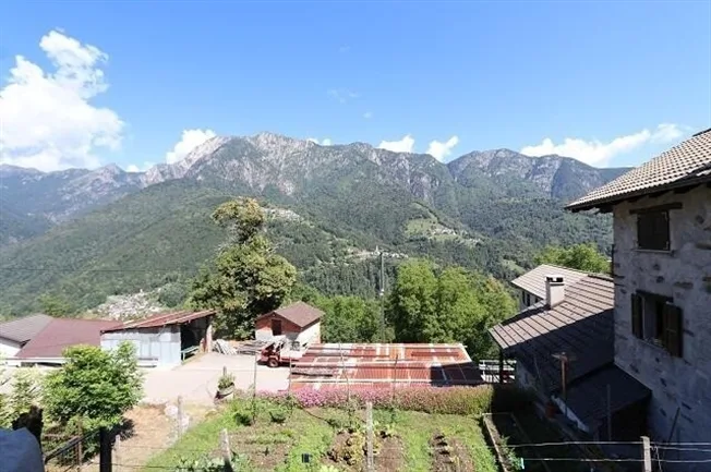 7.5 Zimmer Einfamilienhaus in Camedo – Foto 2 von 13