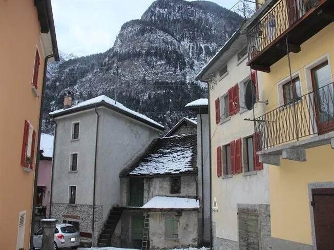 3.5 Zimmer Einfamilienhaus in Giornico – photo 2 of 13