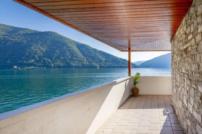 6 Zimmer Villa in Bissone – Foto 15 von 17