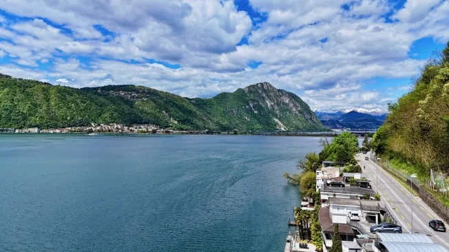 6 Zimmer Villa in Bissone – Foto 3 von 17