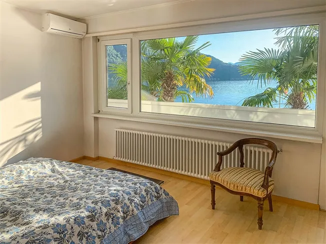Villa direttamente sul lago con posti barca privati – foto 7 di 19