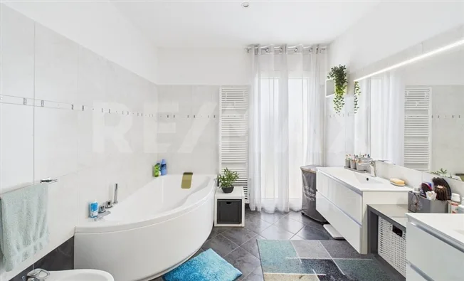 Villa Bifamiliare con grandi spazi interni ed esterni – Foto 12 von 13