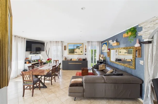 Villa Bifamiliare con grandi spazi interni ed esterni – Foto 6 von 13