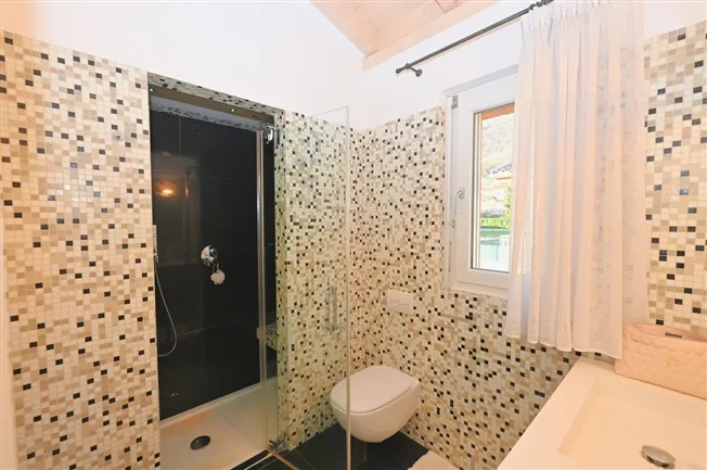 7 Zimmer Einfamilienhaus in Riva San Vitale – Foto 9 von 18