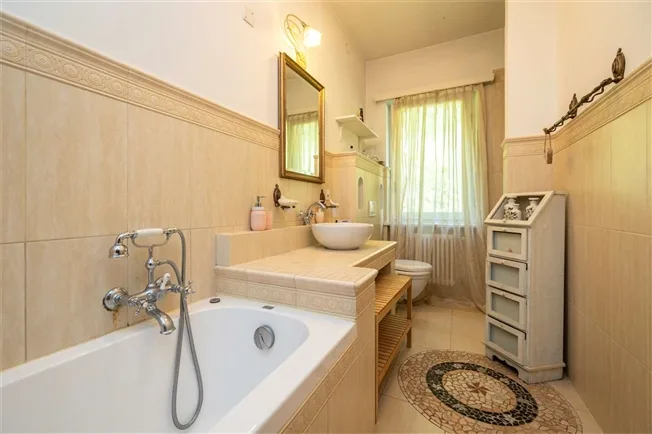 7.5 Zimmer Villa in Riva San Vitale – Foto 8 von 11