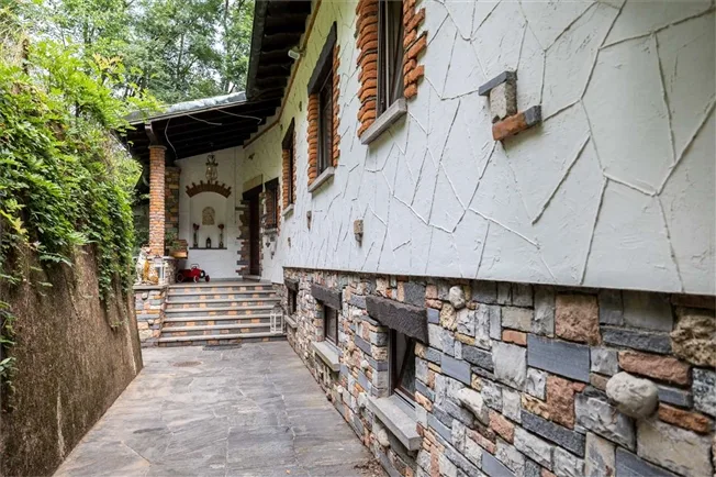 7.5 Zimmer Villa in Riva San Vitale – Foto 6 von 11