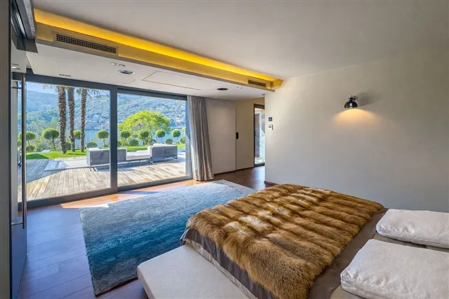 Splendida villa di lusso vista lago con piscina e darsena – foto 29 di 36