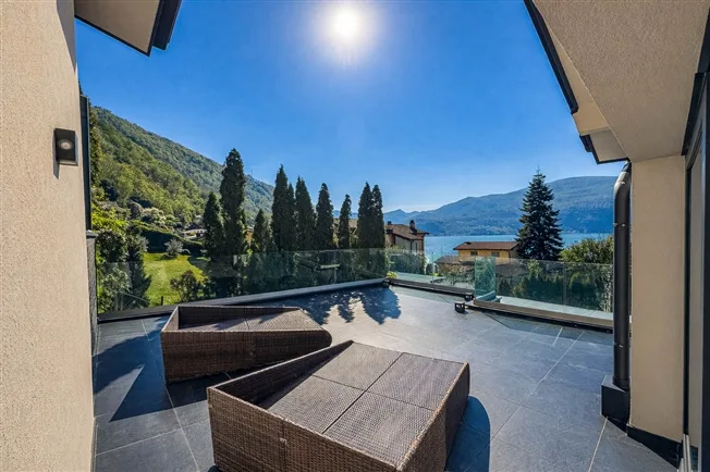 Splendida villa di lusso vista lago con piscina e darsena – foto 33 di 36