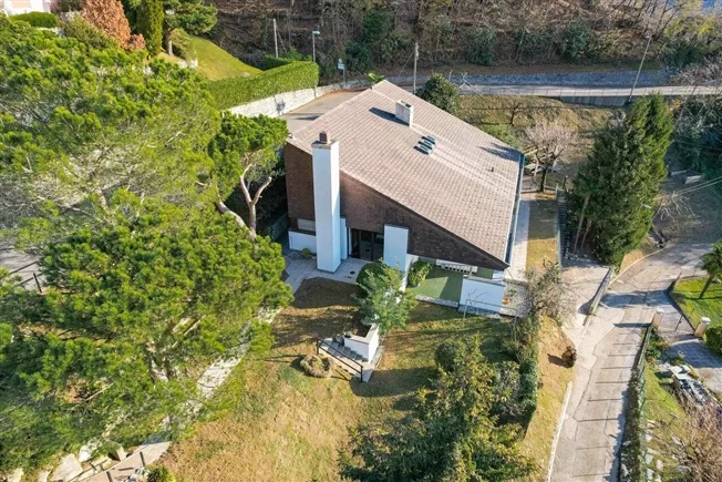Villa con ampio giardino e vista aperta a Morbio Superiore – foto 5 di 6