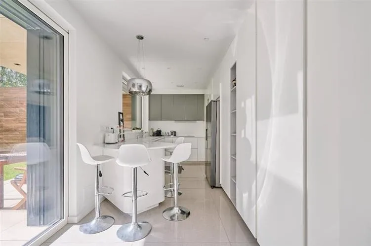 5 Zimmer Terrassenhaus in Lugano – Foto 5 von 7