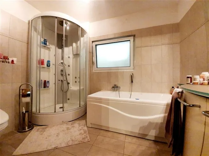 7 Zimmer Doppeleinfamilienhaus in Carabbia – Foto 7 von 7